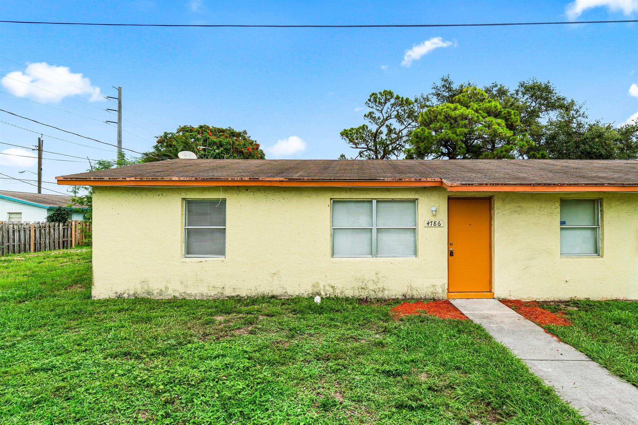 NEWLY RENOVATED - MASSIVE PRIVATE FENCED IN BACK YARD - GREAT LOCATION - NO HOA! This spacious 3 bedroom villa is nicely located just 4.5 miles from Lake Worth Beach! Close to churches and great schools, and a short drive to downtown West Palm Beach, Palm Beach International Airport and Palm Beach Proper! This unit has tile floors, spacious bedrooms, good closet space and an abundance of natural light. The community is very quiet and being improved continuously. This is an extremely versatile space with plenty of parking and a massive private, fenced in yard