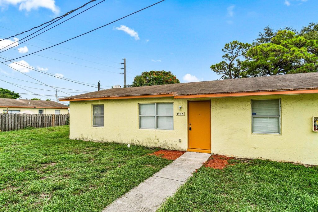 Photo of 4786 Gulfstream Road, Lake Worth, FL 33461 (MLS # R11108344)