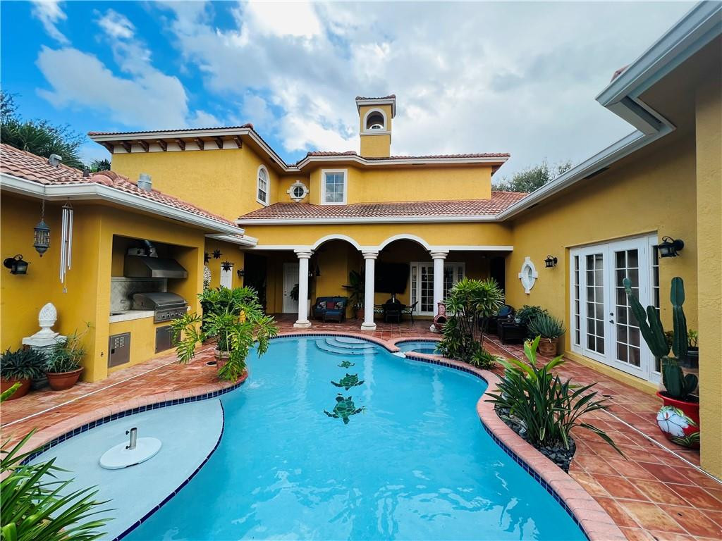 Isla Del Sol 85-32 B - Residential