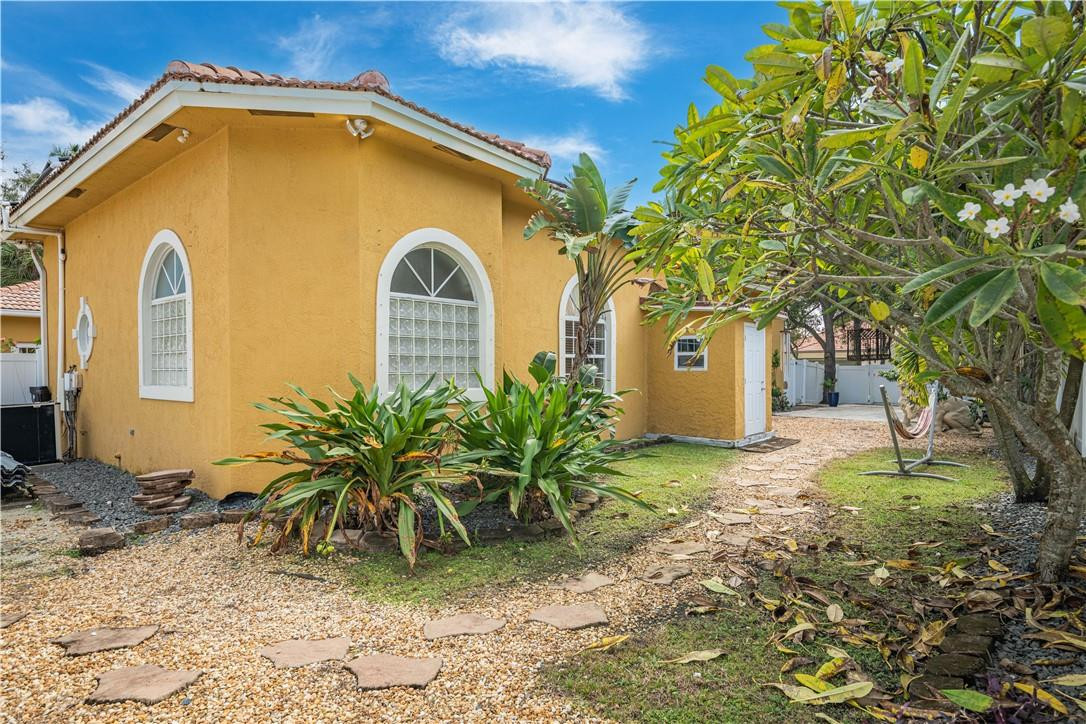 Isla Del Sol 85-32 B - Residential