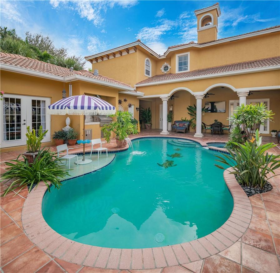 Isla Del Sol 85-32 B - Residential