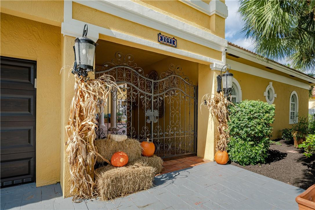 Isla Del Sol 85-32 B - Residential