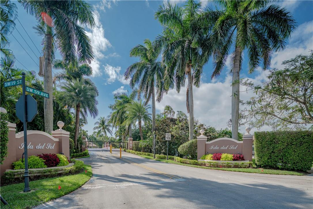 Isla Del Sol 85-32 B - Residential