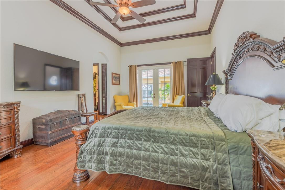 Isla Del Sol 85-32 B - Residential