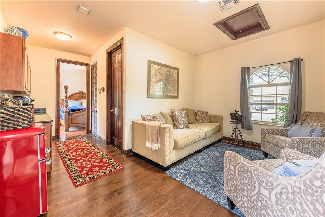 Isla Del Sol 85-32 B - Residential