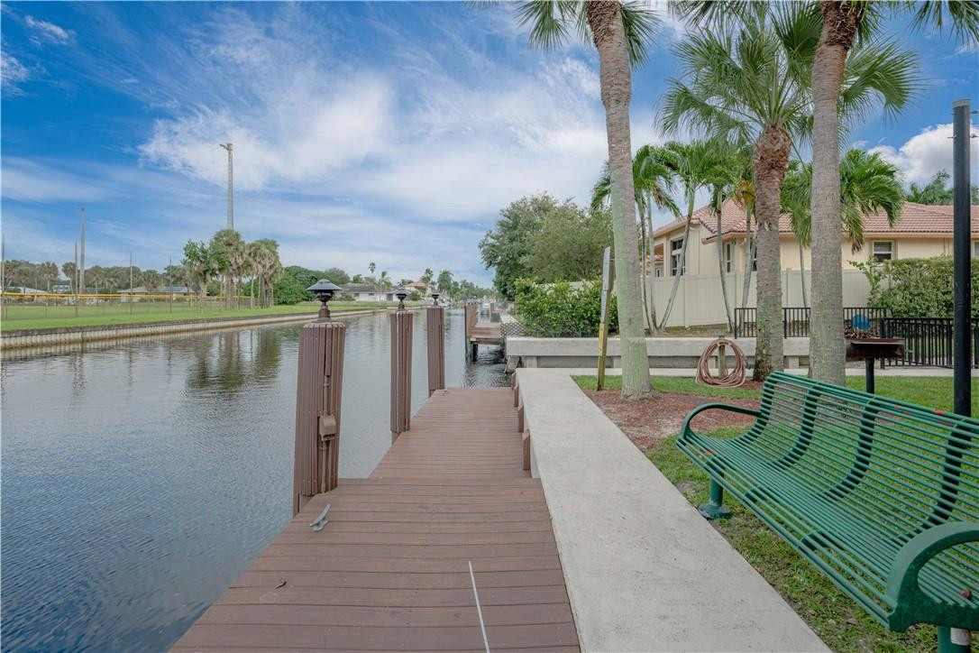 Isla Del Sol 85-32 B - Residential