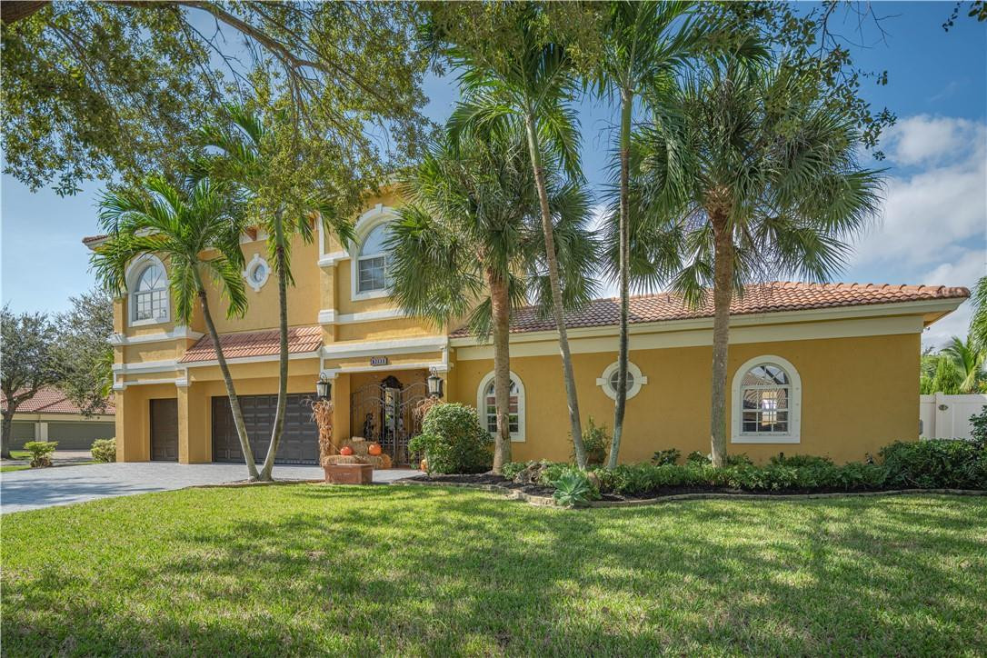 Isla Del Sol 85-32 B - Residential