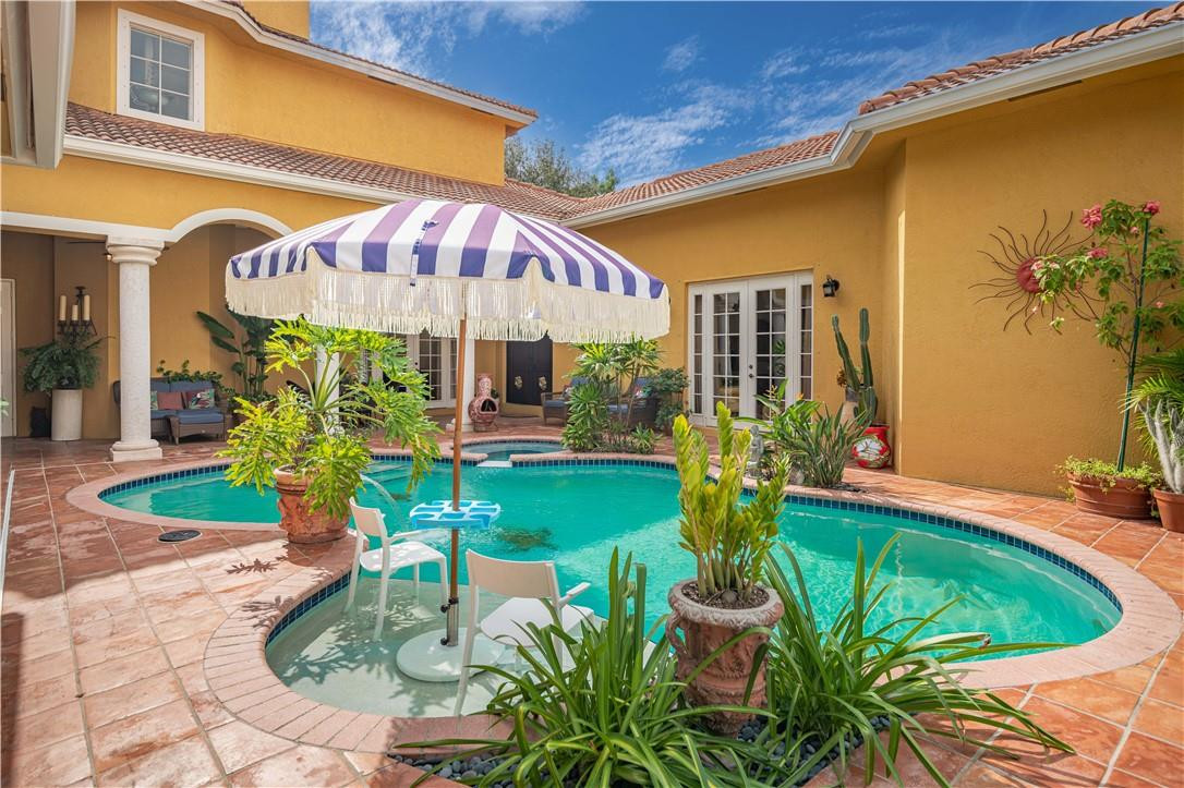 Isla Del Sol 85-32 B - Residential