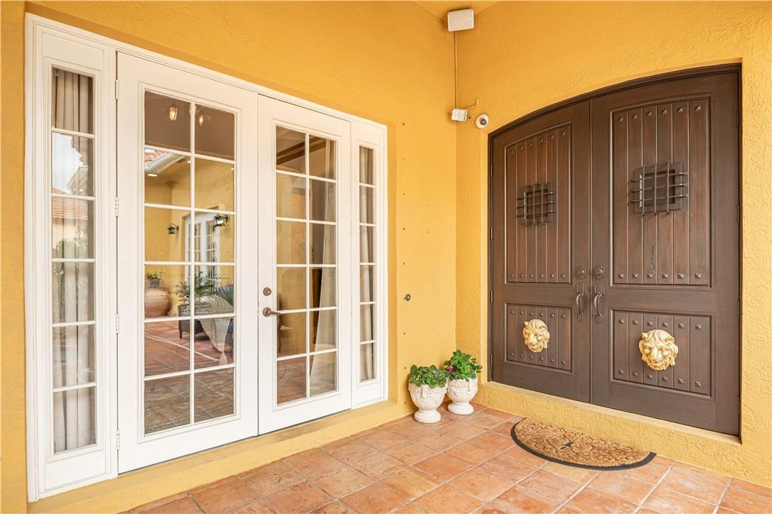 Isla Del Sol 85-32 B - Residential