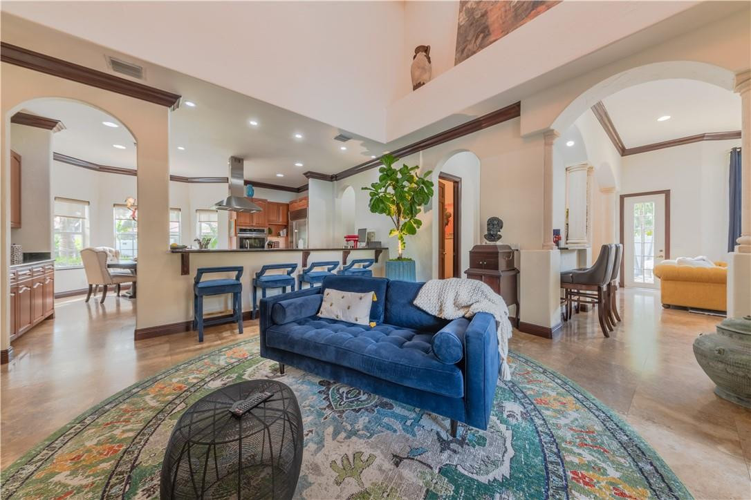 Isla Del Sol 85-32 B - Residential