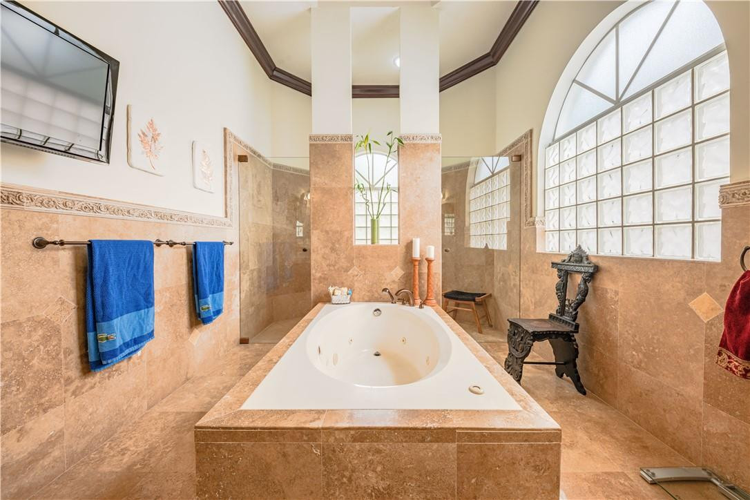 Isla Del Sol 85-32 B - Residential