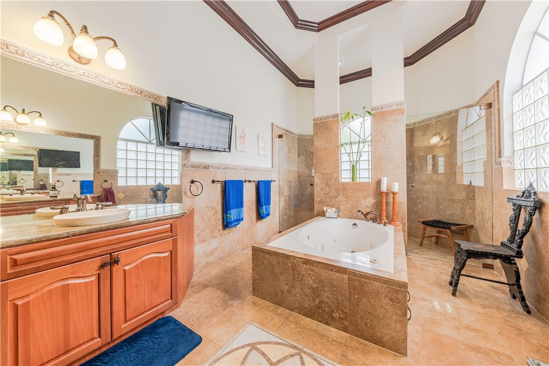 Isla Del Sol 85-32 B - Residential