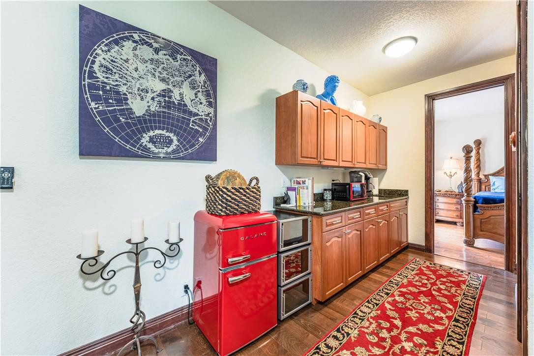 Isla Del Sol 85-32 B - Residential