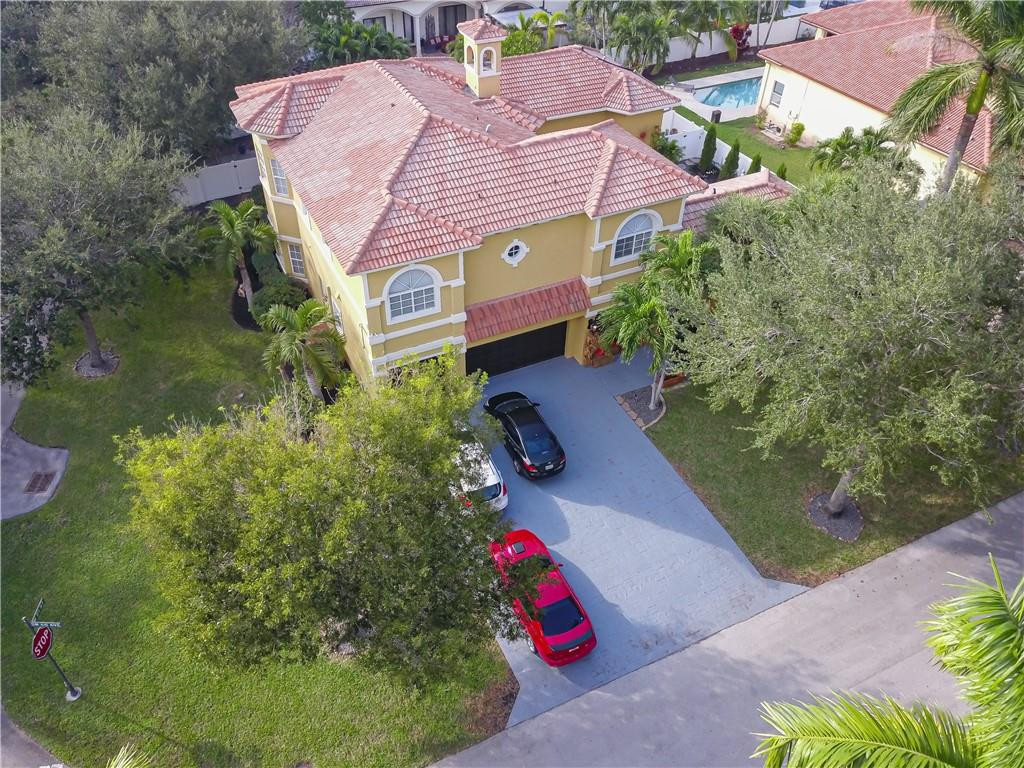 Isla Del Sol 85-32 B - Residential