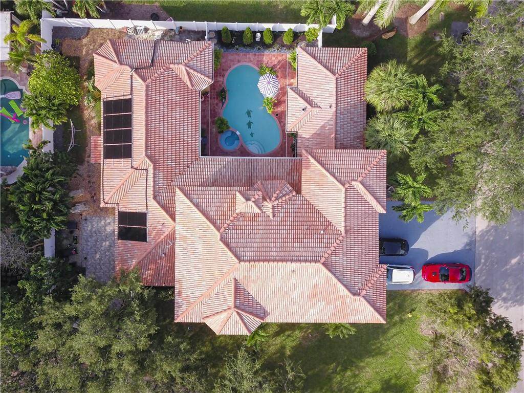 Isla Del Sol 85-32 B - Residential