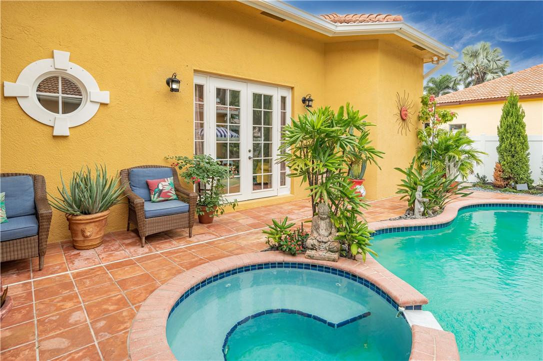 Isla Del Sol 85-32 B - Residential