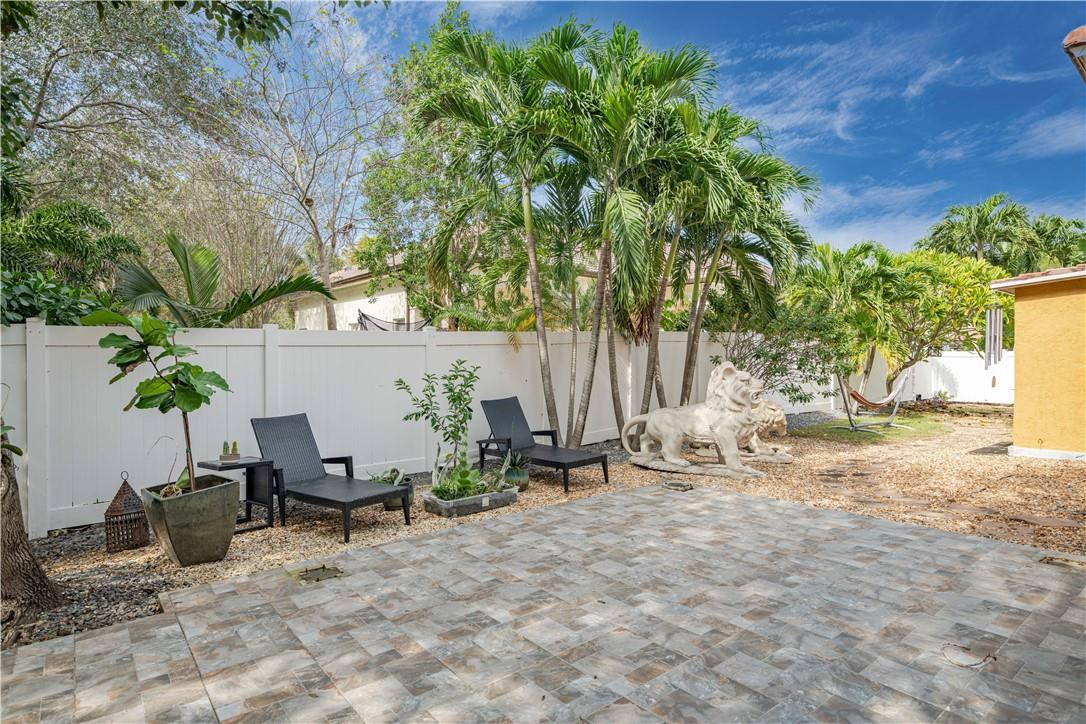 Isla Del Sol 85-32 B - Residential