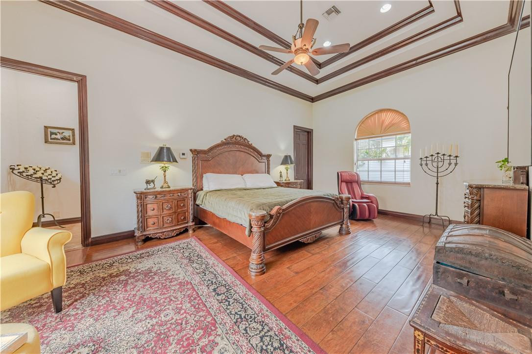 Isla Del Sol 85-32 B - Residential