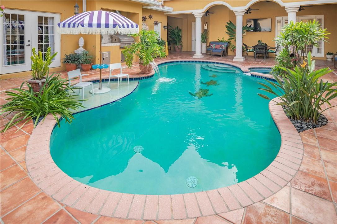 Isla Del Sol 85-32 B - Residential