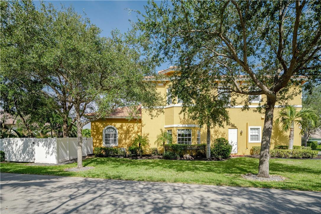 Isla Del Sol 85-32 B - Residential