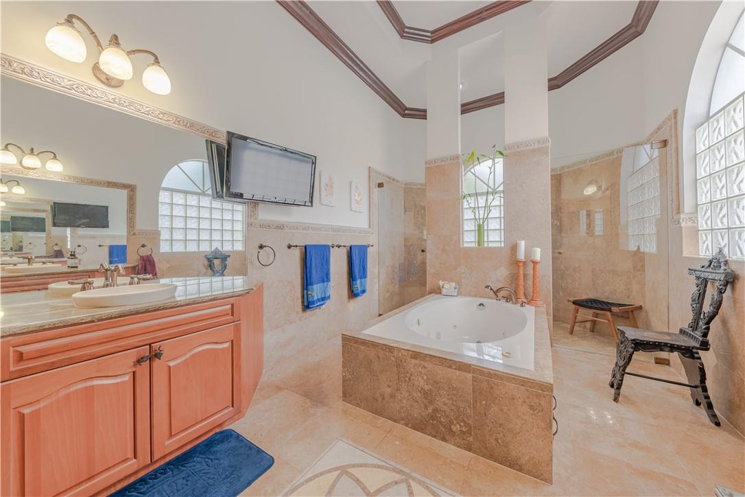 Isla Del Sol 85-32 B - Residential