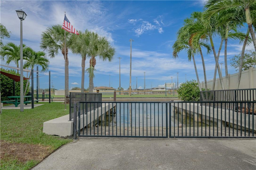 Isla Del Sol 85-32 B - Residential