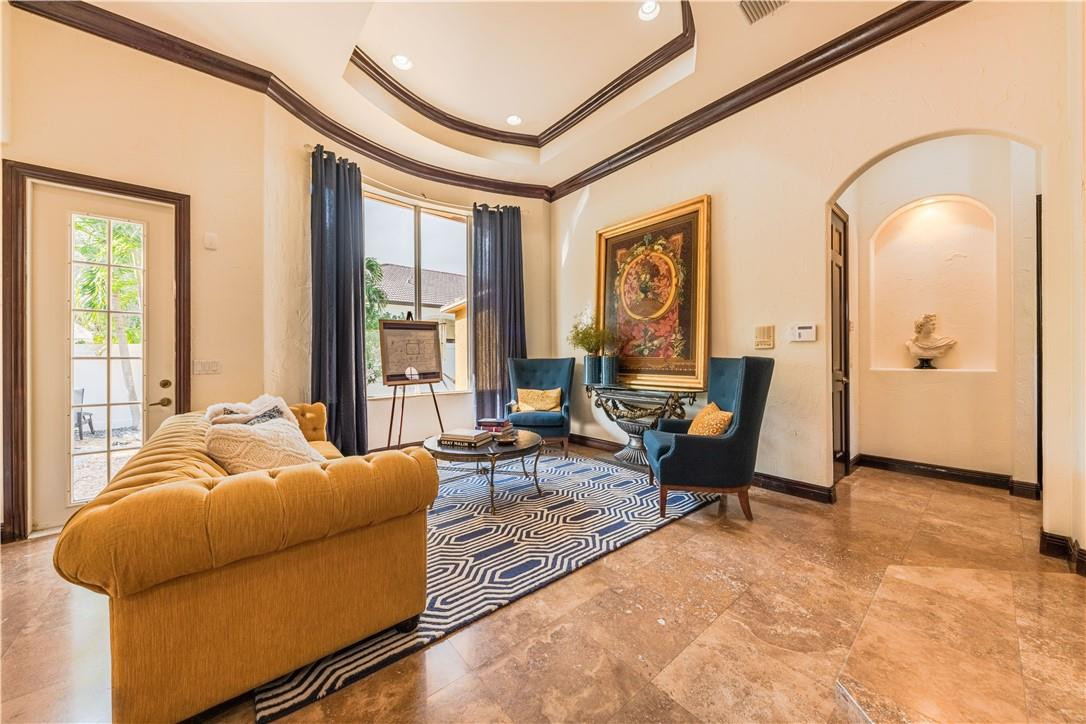 Isla Del Sol 85-32 B - Residential