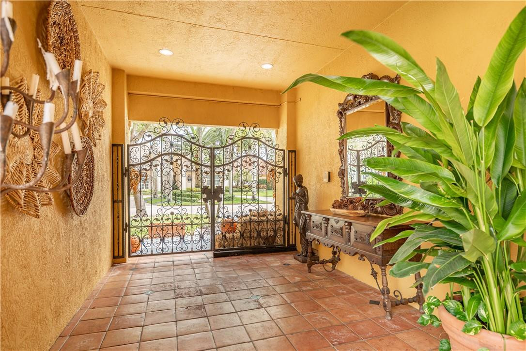 Isla Del Sol 85-32 B - Residential