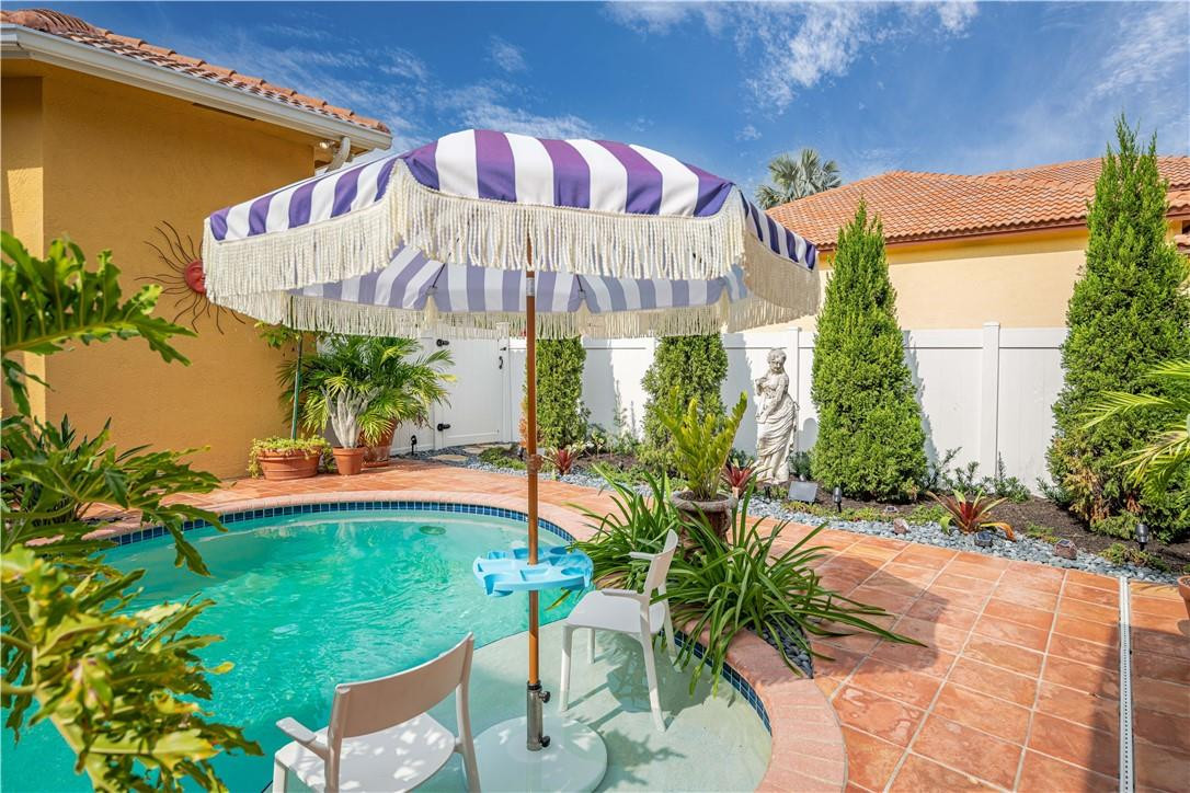 Isla Del Sol 85-32 B - Residential