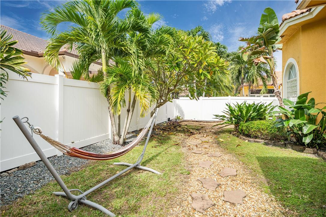 Isla Del Sol 85-32 B - Residential