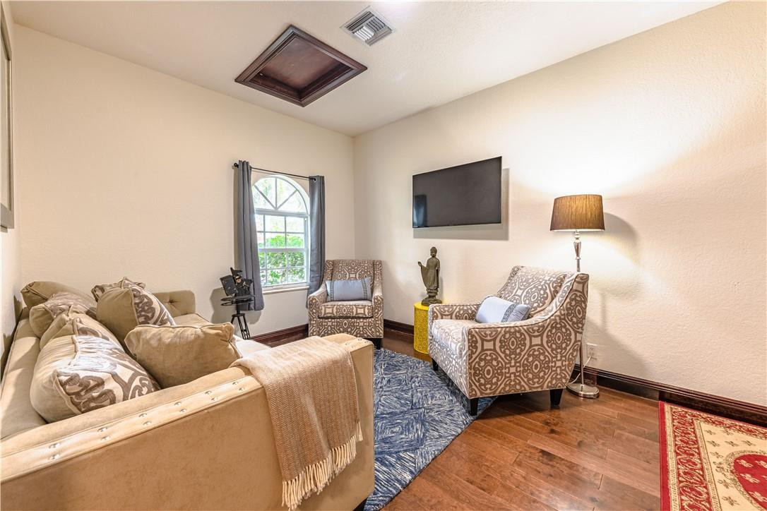 Isla Del Sol 85-32 B - Residential