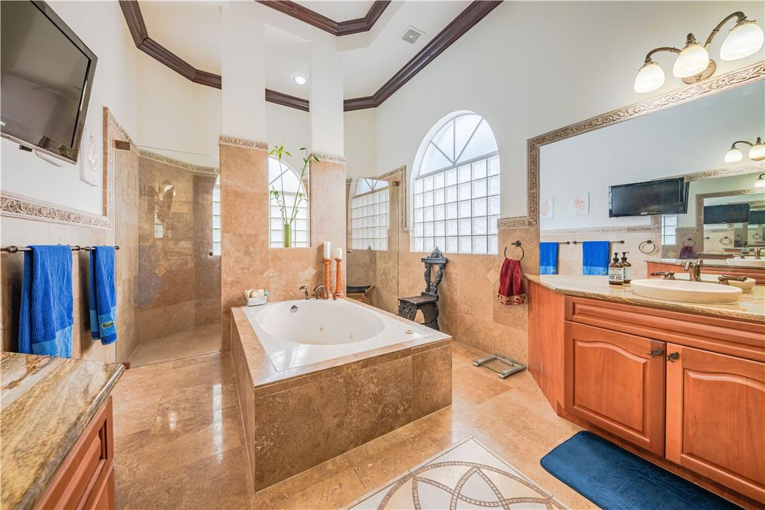 Isla Del Sol 85-32 B - Residential