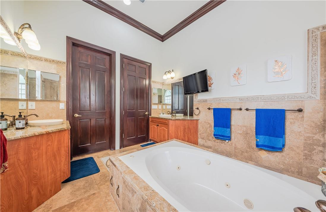 Isla Del Sol 85-32 B - Residential