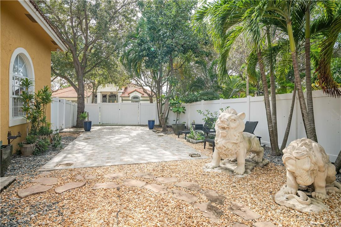 Isla Del Sol 85-32 B - Residential