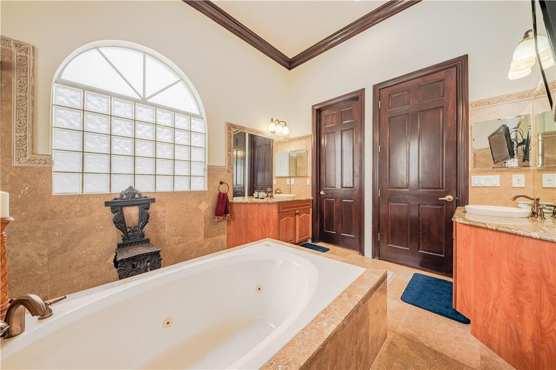 Isla Del Sol 85-32 B - Residential