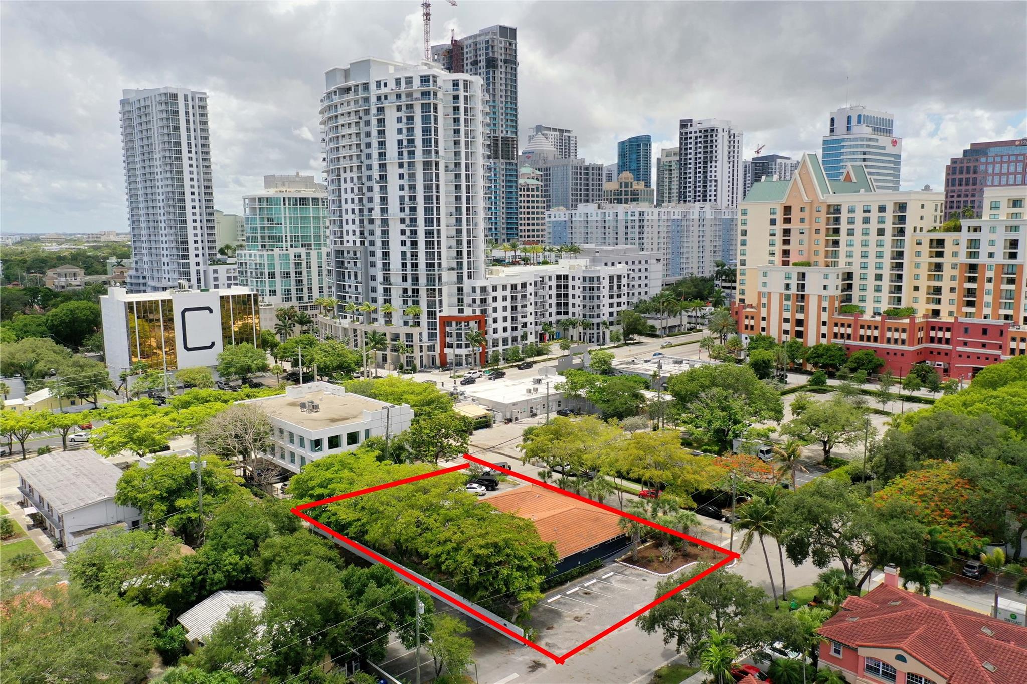 RMM25 ZONING, IDEAL FOR MIX USE, RESIDENTIAL AND OR REDEVELOPMENT. RARE OPPORTUNITY TO PURCHASE IN DOWNTOWN FORT LAUDERDALE HIGHLY VISIBLE CORNER LOCATION, ONE BLK FROM US1 AND BROWARD BLVD AND CLOSE TO LAS OLAS, RETAIL, SHOPPING, AND MANY RESTAURANTS & HOTELS. 3,879 SQUARE FOOT BUILDING ON OVER OF A QUARTER ACRE LOT/ 12,960 SQUARE FEET WITH INGRESS/EGRESS FROM BOTH 8 AVE AND 1 ST. THIS HIGHLY GRADED BLDG OFFERS 3 ENTRANCES W/ 3 HANDICAP RAMPS FOR EASY ACCESS, RECEPTION AREA, INDIVIDUAL OFFICES, THERAPY ROOMS, 3 FULL BATHROOMS, 2 CEN AC, 2 ELECTIC METERS. AND PARKING W/20 DESIGNATED PARKING SPOTS. CURRENTLY A CHIROPTACTIC OFFICE, FORMERLY A DENTIST OFFICE W/PLUMBING THROUGH OUT ALONG WITH PROFFESSIONAL SUITES WITH FRONT, BACK AND SIDE ENTRANES. CERTIFIED 40 YEAR INSPECTION.
