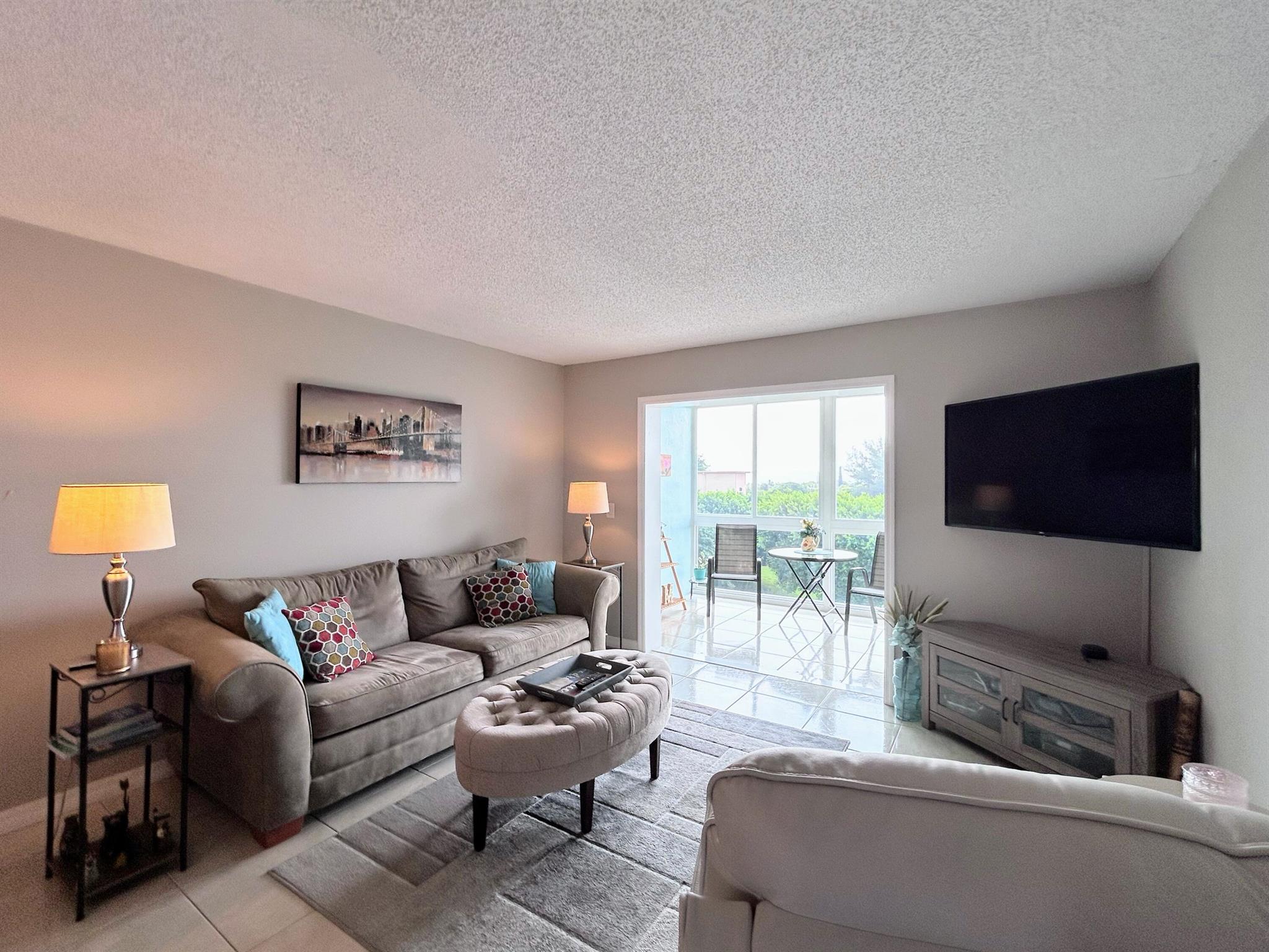 VILLAGE ROYALE ON THE GRE - Residential