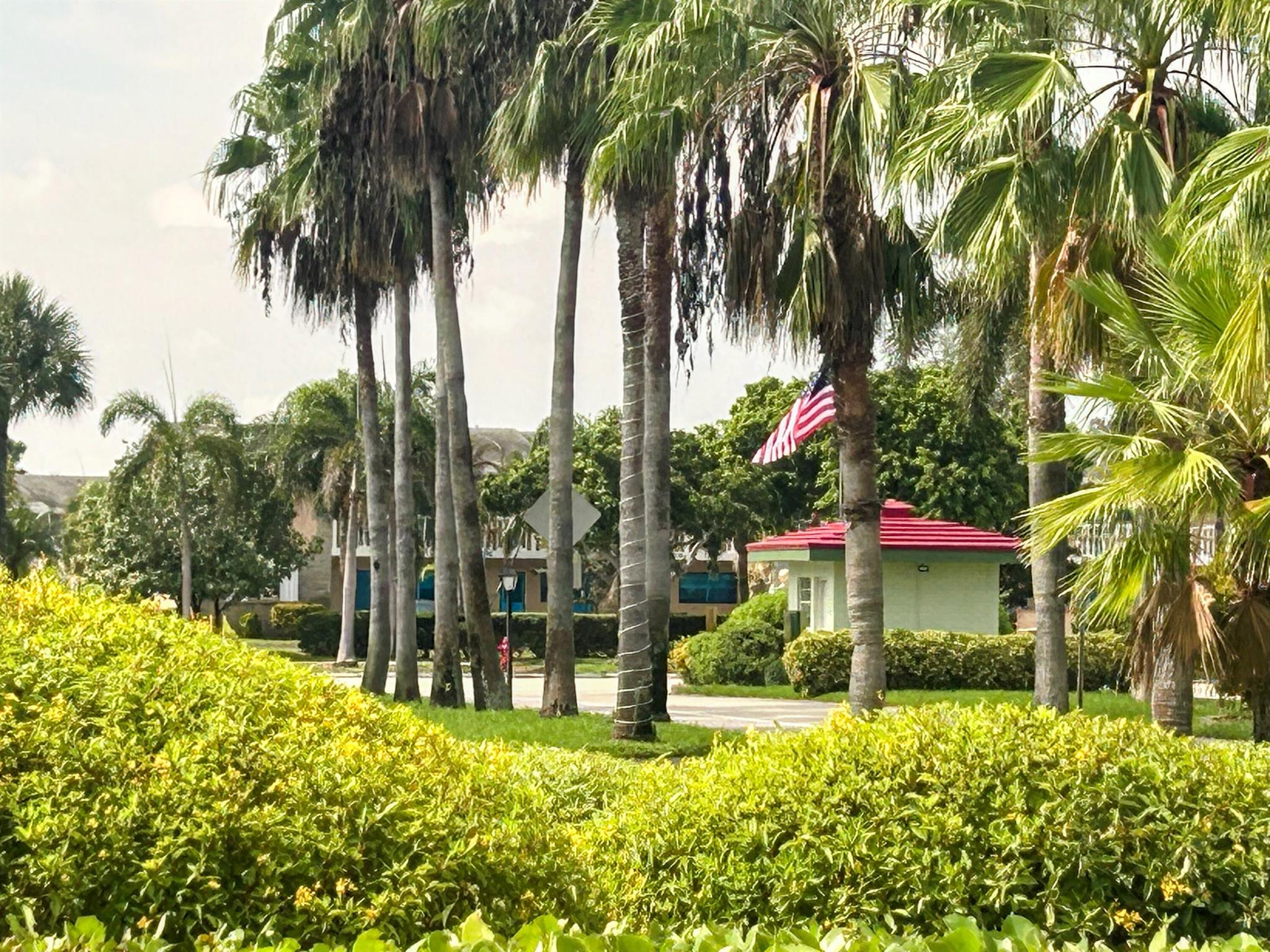 VILLAGE ROYALE ON THE GRE - Residential
