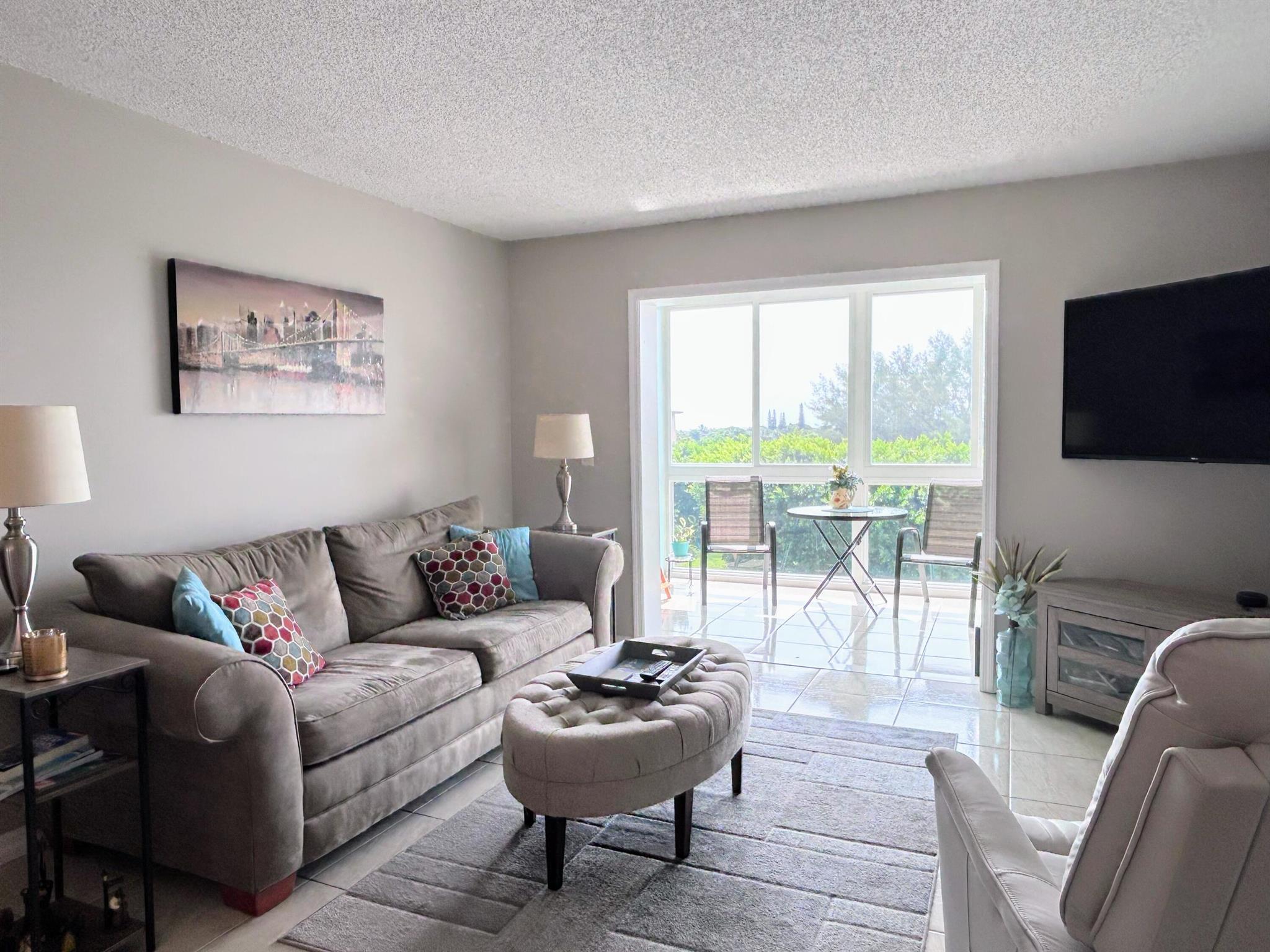VILLAGE ROYALE ON THE GRE - Residential