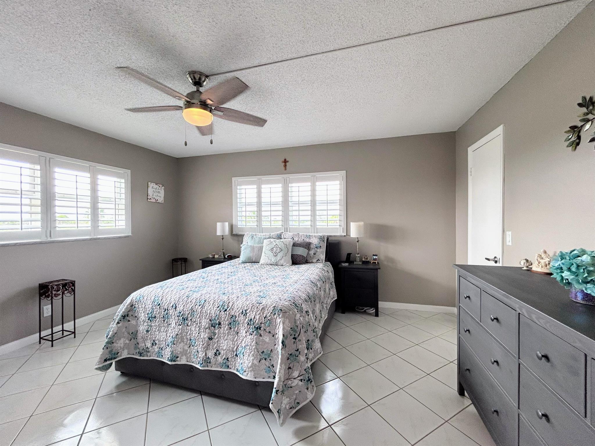 VILLAGE ROYALE ON THE GRE - Residential