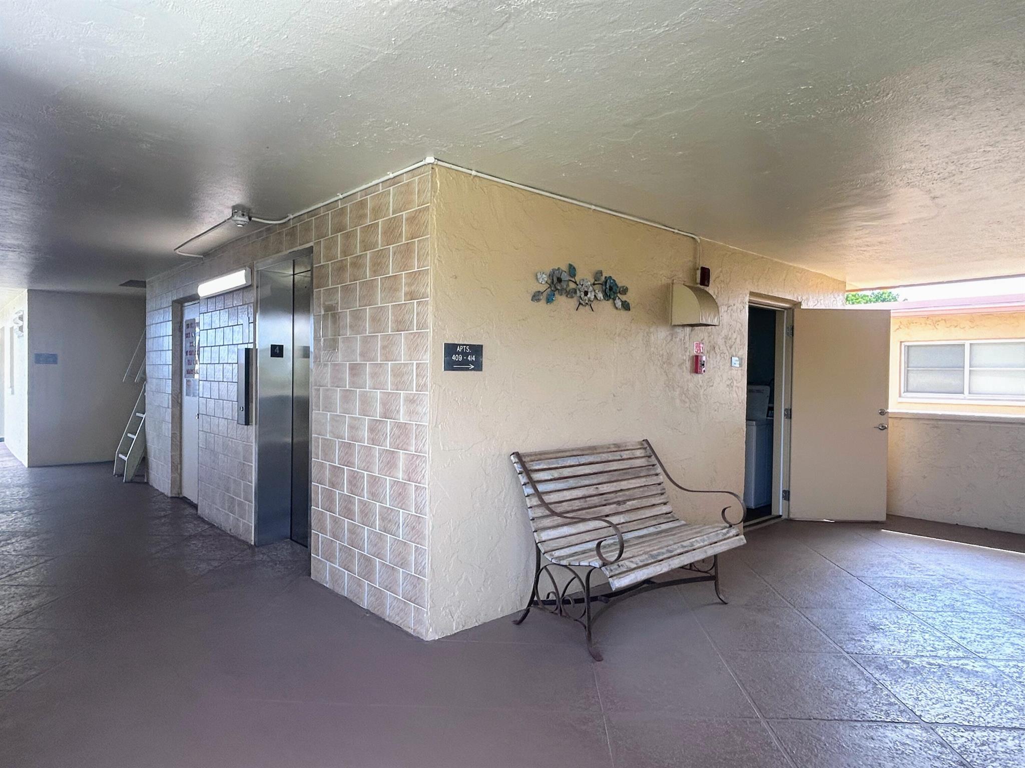 VILLAGE ROYALE ON THE GRE - Residential