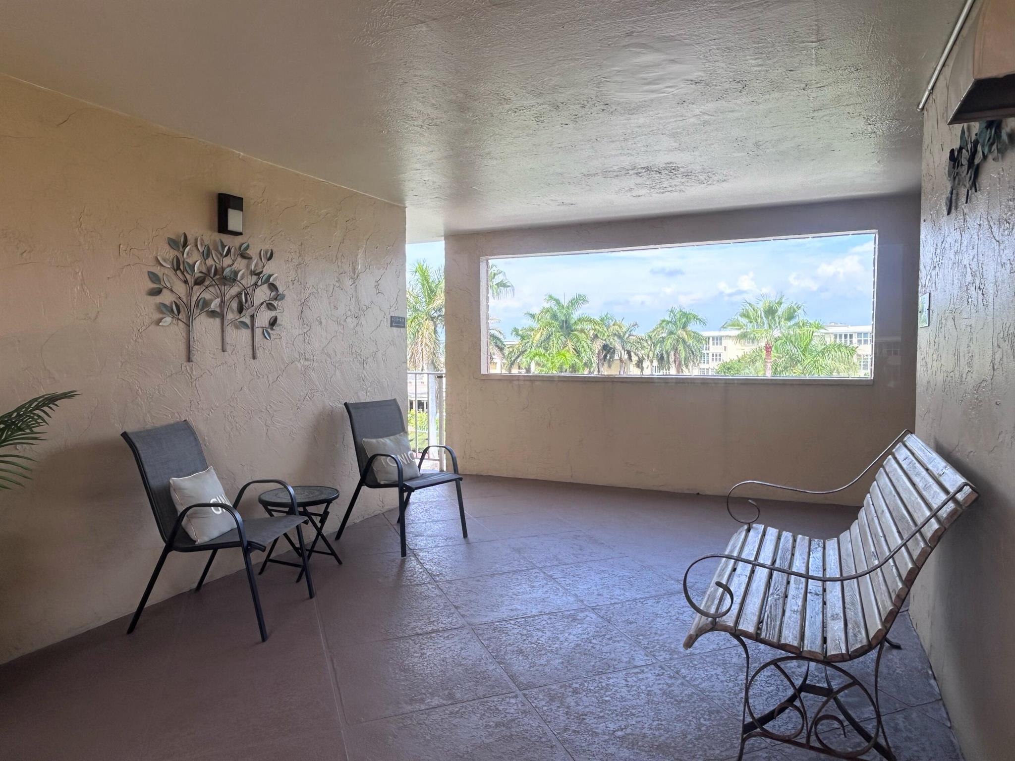 VILLAGE ROYALE ON THE GRE - Residential