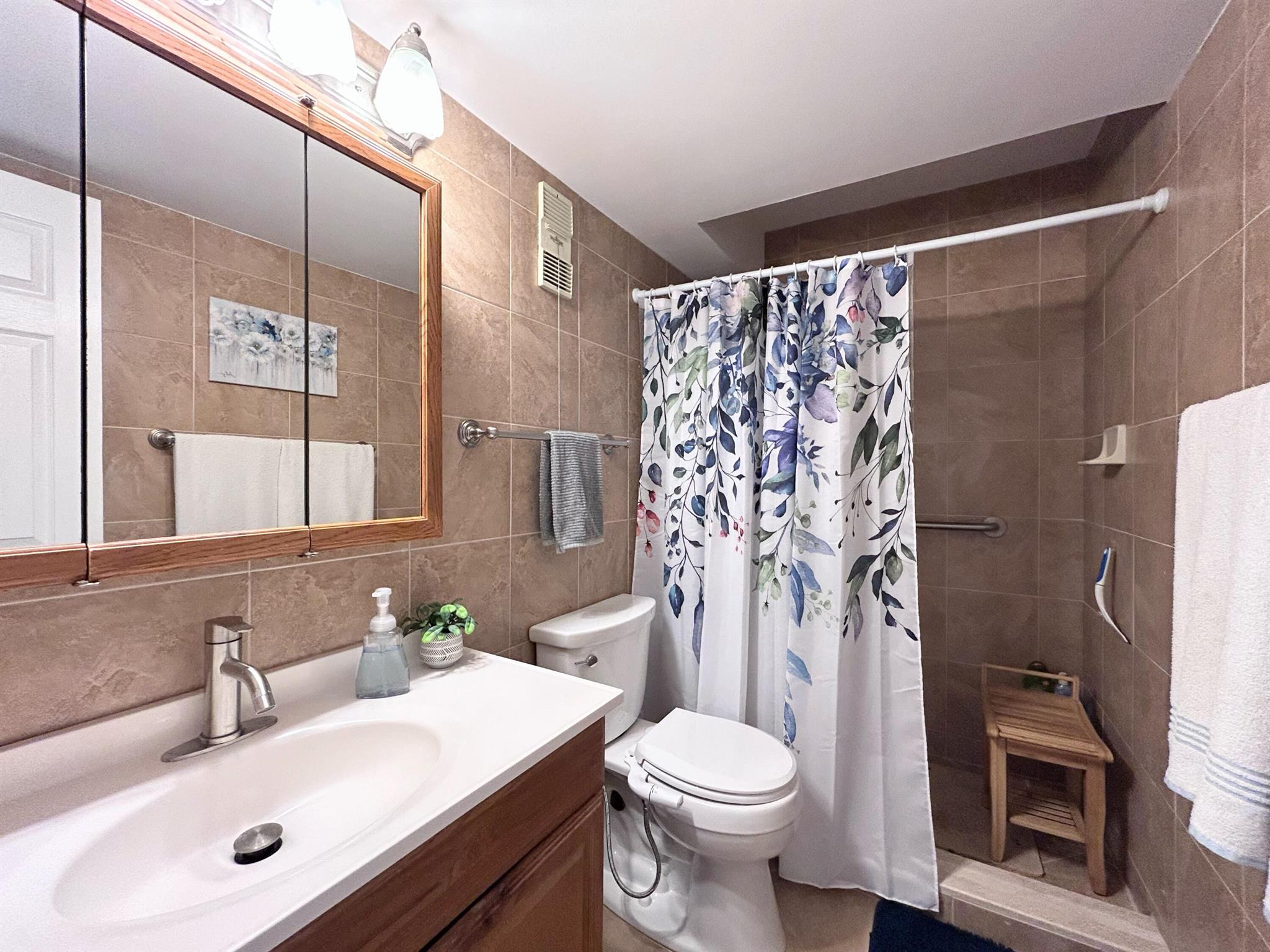 VILLAGE ROYALE ON THE GRE - Residential