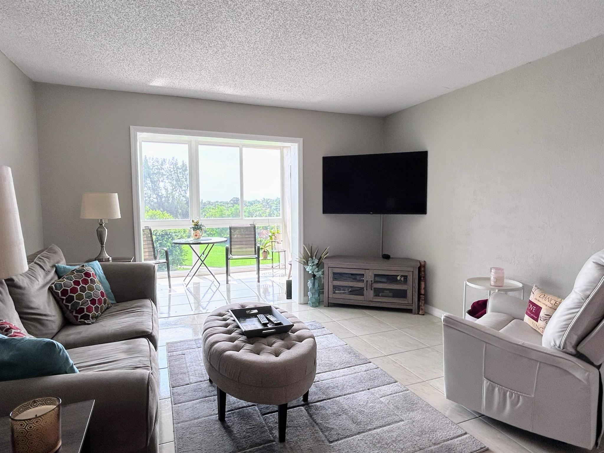 VILLAGE ROYALE ON THE GRE - Residential