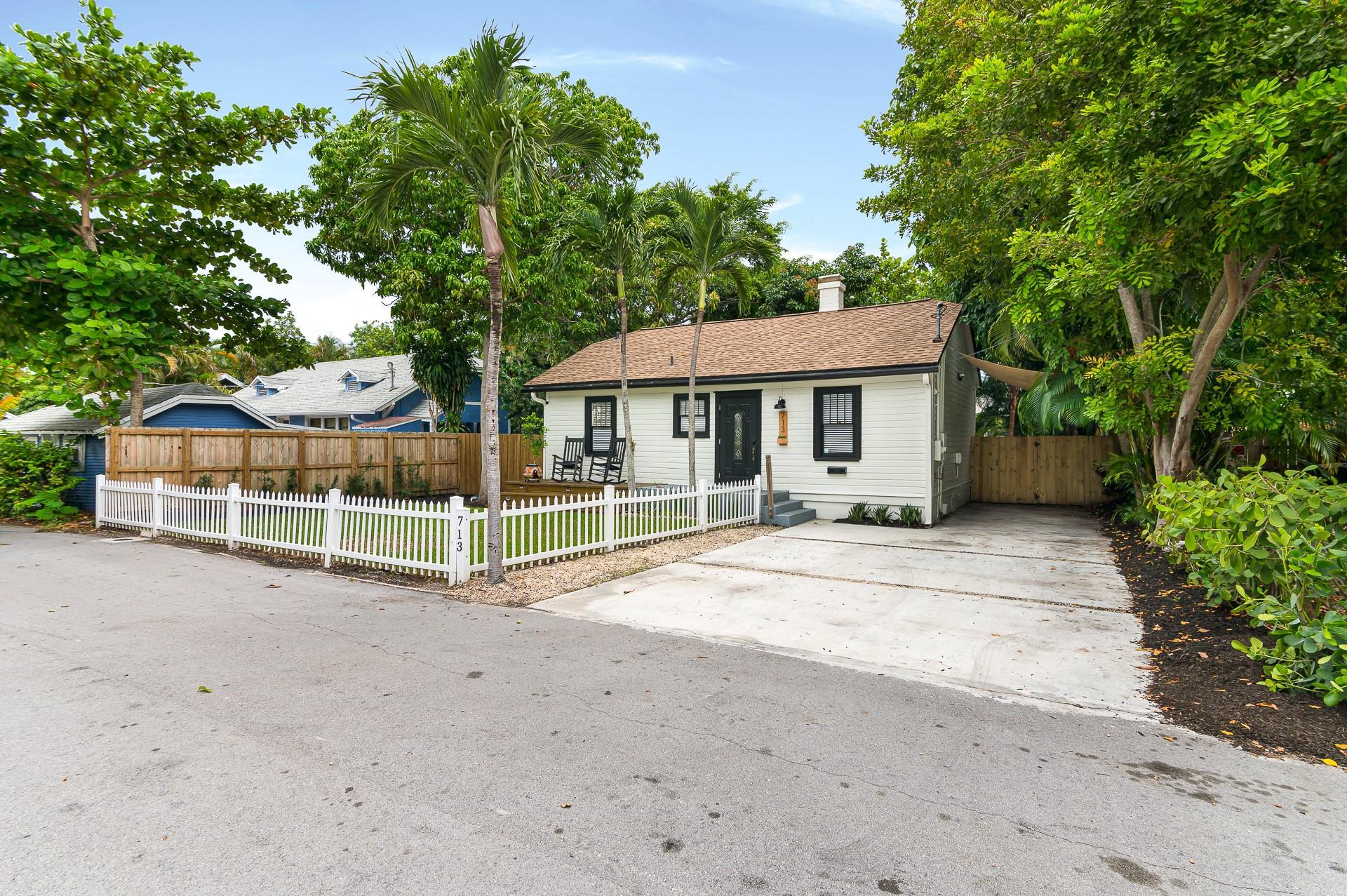 713 NE 17th Rd