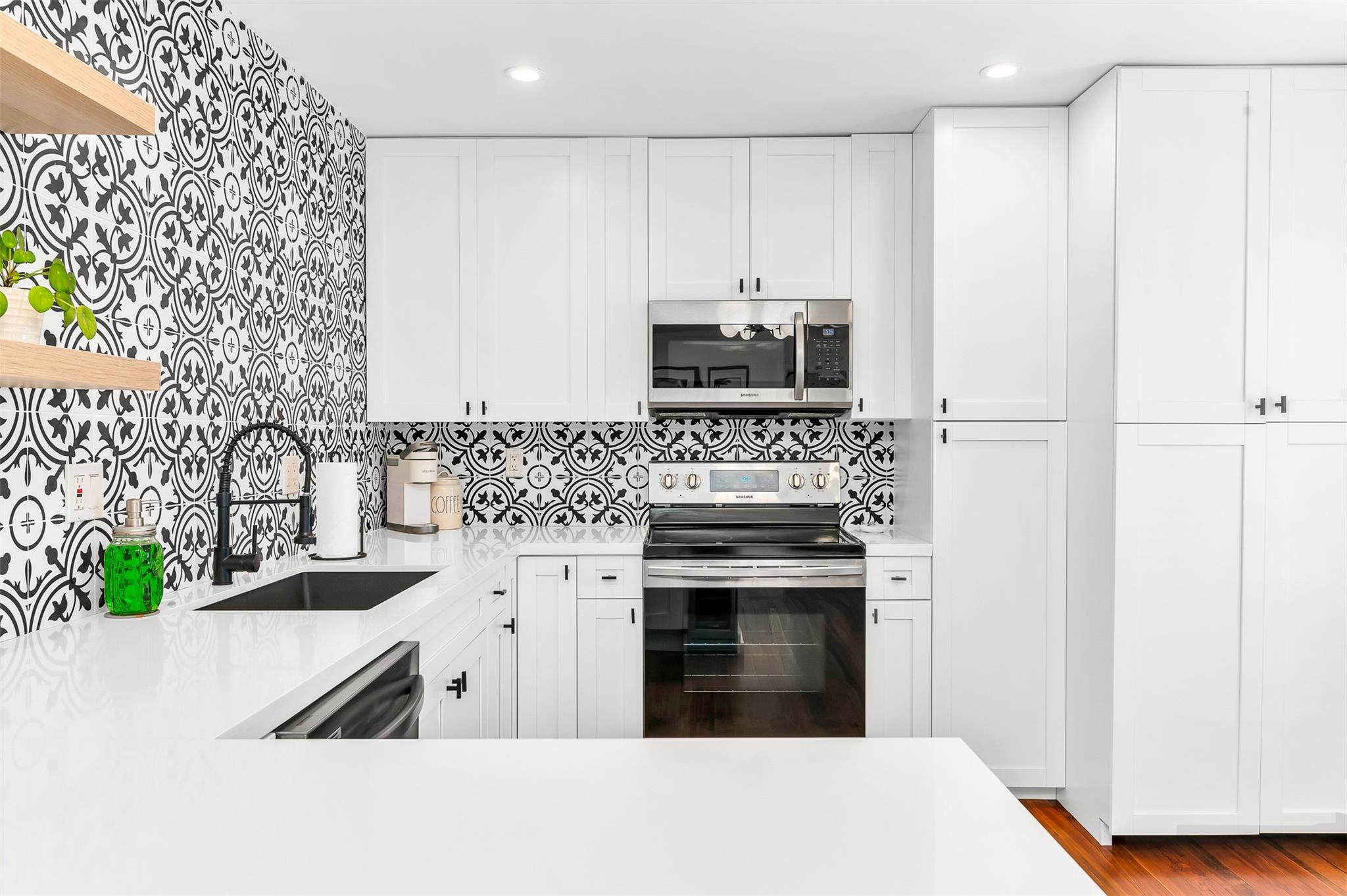 713 NE 17th Rd