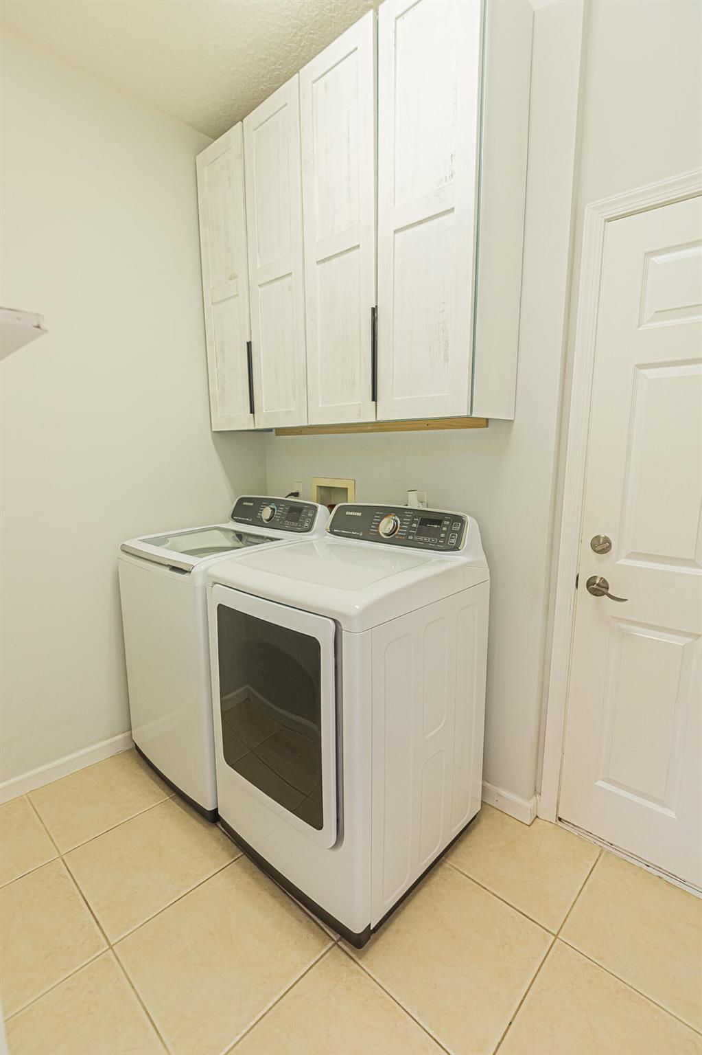 MAGNOLIA LAKES - Residential