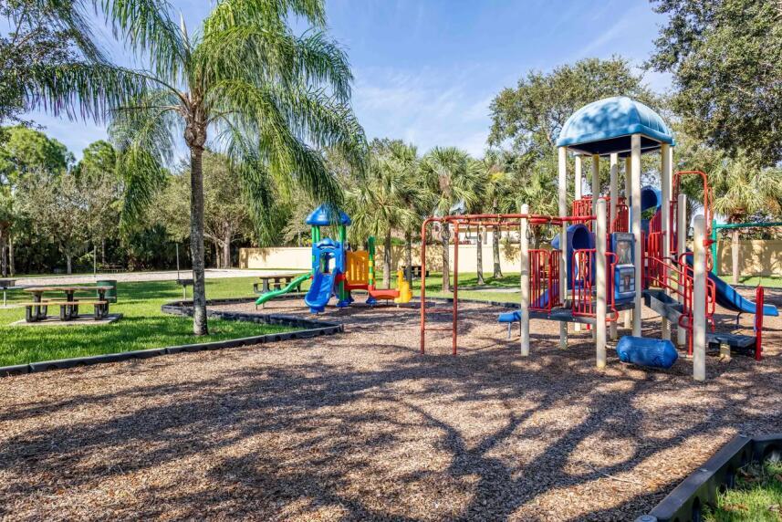 MAGNOLIA LAKES - Residential