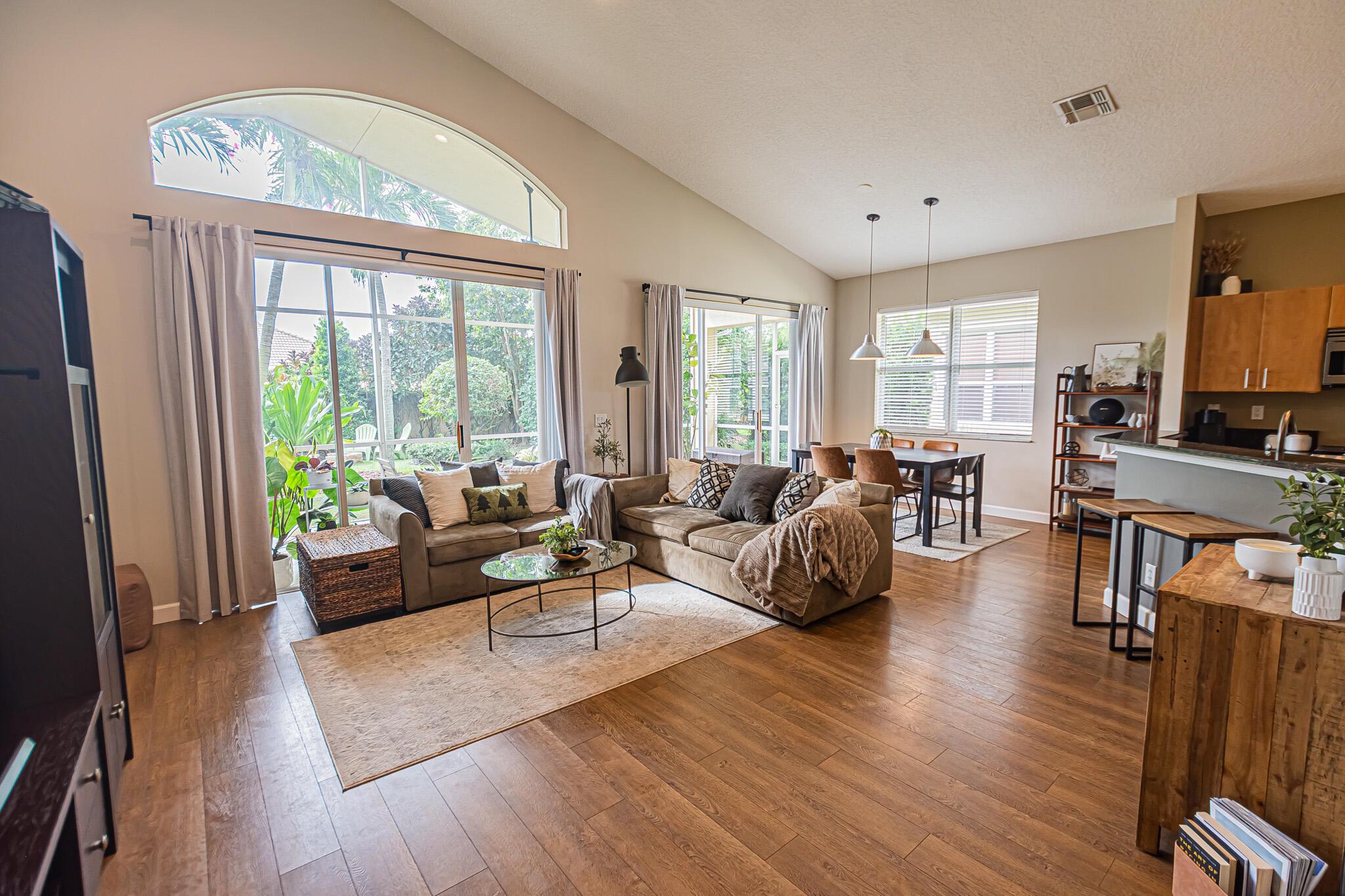 MAGNOLIA LAKES - Residential