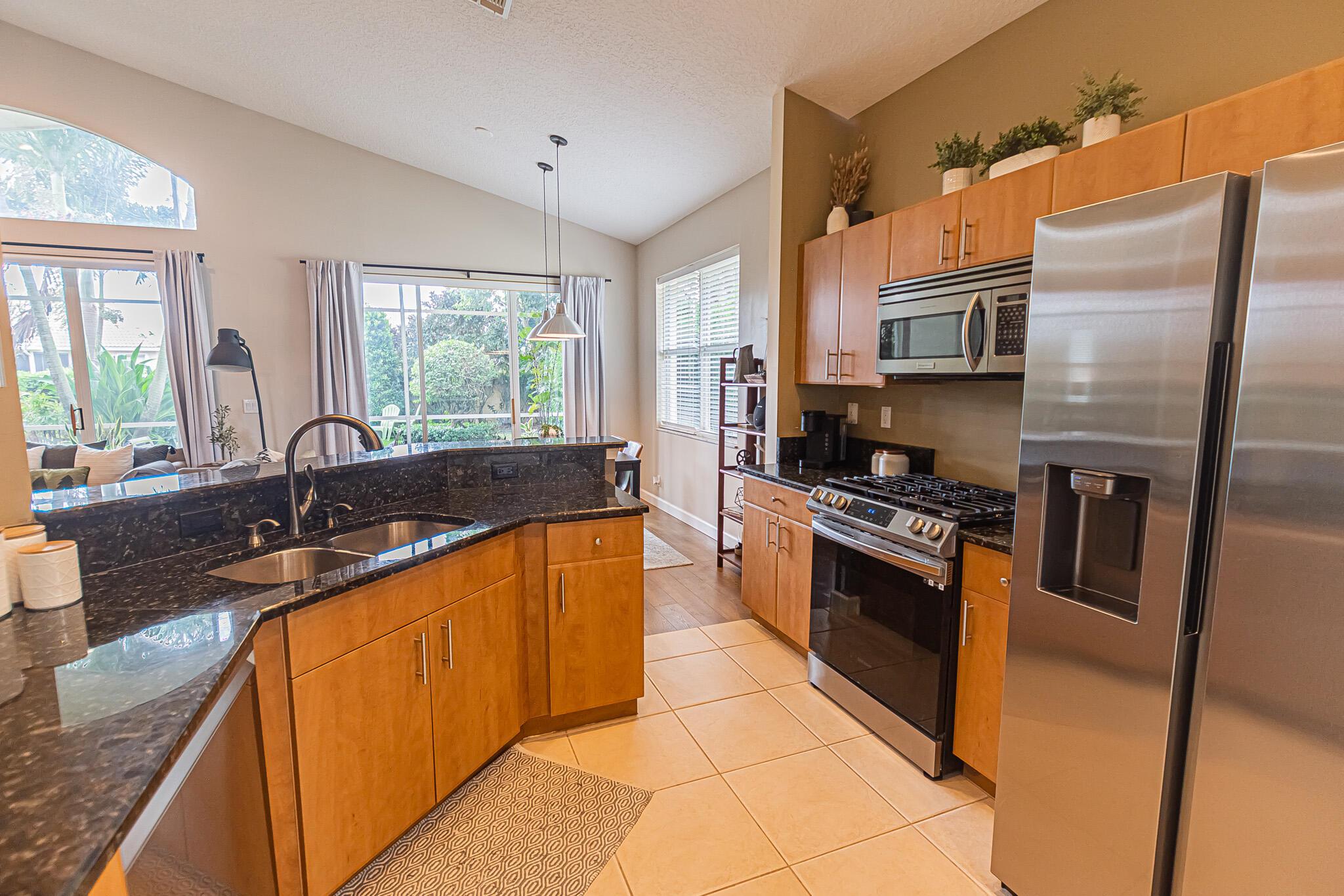 MAGNOLIA LAKES - Residential